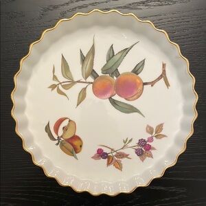 Royal Worcester Evesham quiche 10” Porcelain vintage England
